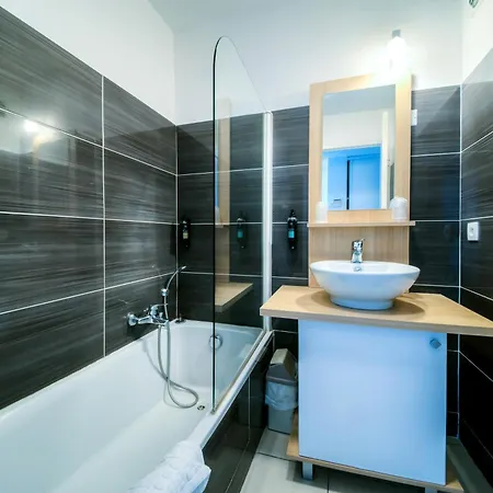 Zenitude Hôtel-residences La Tour De Mare