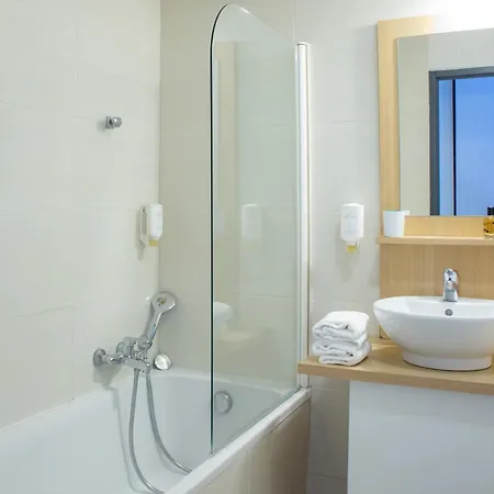 Zenitude Hôtel-residences La Tour De Mare 3* Fréjus