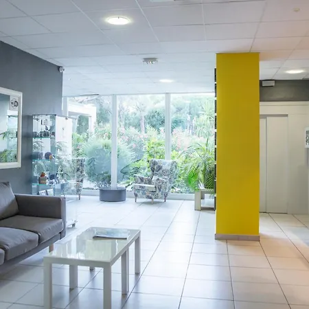 Appart hôtel Zenitude Hôtel-residences La Tour De Mare 3*