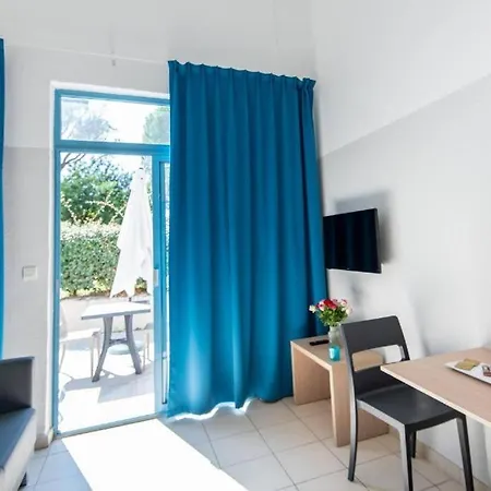 Appart hôtel Zenitude Hôtel-residences La Tour De Mare 3*