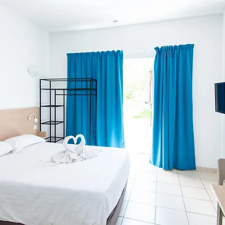 Zenitude Hôtel-residences La Tour De Mare 3*